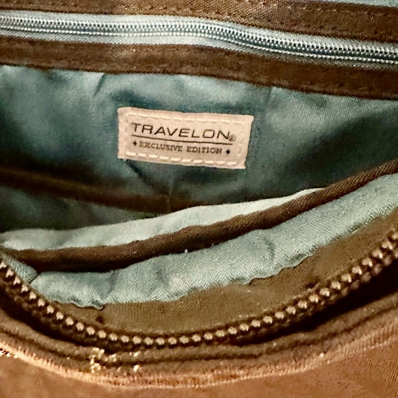 Travelon Black Front-Quilted Crossbody travel or Campus Bag - Picture 6 of 12